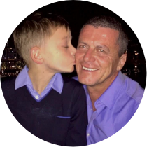 Philippe Denain, fondateur de MyClass, avec son fils